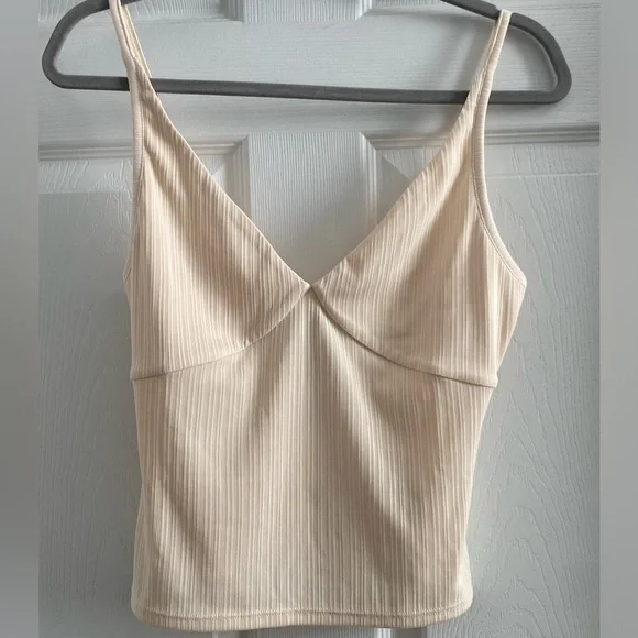 NWT Reformation Isabel Knit Top Size Medium in Color Sugar - Picture 3 of 5